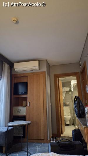 [P16] Imensa camera de hotel » foto by Tonyc
 - 
<span class="allrVoted glyphicon glyphicon-heart hidden" id="av1550415"></span>
<a class="m-l-10 hidden" id="sv1550415" onclick="voting_Foto_DelVot(,1550415,29480)" role="button">șterge vot <span class="glyphicon glyphicon-remove"></span></a>
<a id="v91550415" class=" c-red"  onclick="voting_Foto_SetVot(1550415)" role="button"><span class="glyphicon glyphicon-heart-empty"></span> <b>LIKE</b> = Votează poza</a> <img class="hidden"  id="f1550415W9" src="/imagini/loader.gif" border="0" /><span class="AjErrMes hidden" id="e1550415ErM"></span>